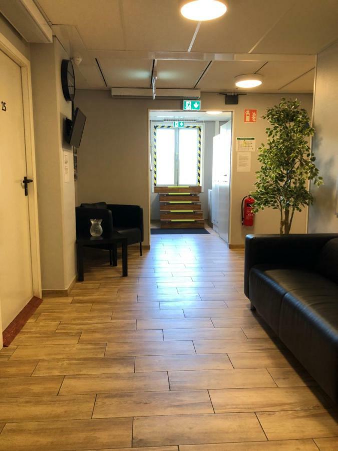 Golden Hostel Jarfalla Eksteriør bilde